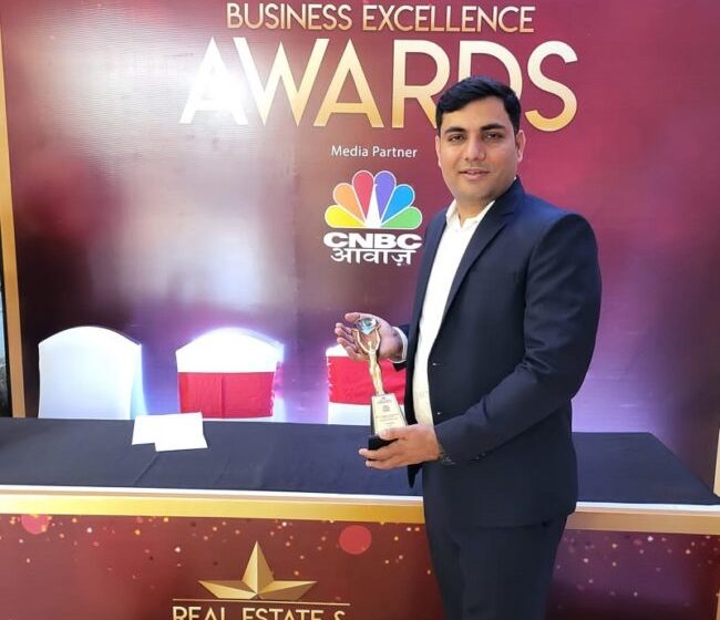 India’s 1st blockchain from yesworld.io awarded by Best technology entrepreneur of the year award by CNBC Business Excellence awards